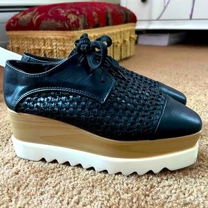 Flatform shoe, Black, Size 7 US